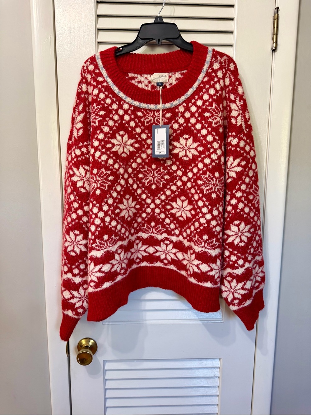 Universal Thread Red and White Snowflake Crewneck Sweater